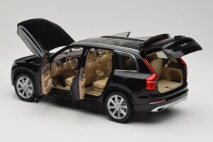 Volvo XC90 Onyx Black Paudi Model 1:18 9430842 Metall — bild 5 av 8