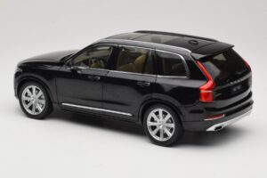 Volvo XC90 Onyx Black Paudi Model 1:18 9430842 Metall — bild 7 av 8
