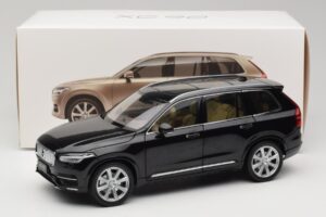 Volvo XC90 Onyx Black Paudi Model 1:18 9430842 Metall — bild 8 av 8