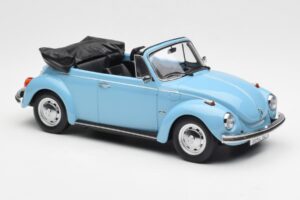 Volkswagen Beetle 1303 Cabriolet Ljusblå Norev 1:18 188531 Metall — bild 4 av 6