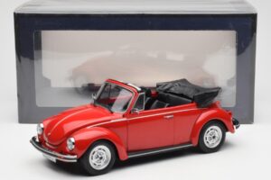 Volkswagen Beetle 1303 Cabriolet Röd Norev 1:18 188529 Metall — bild 6 av 6