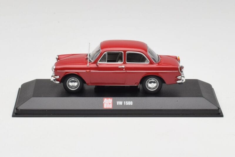 Volkswagen 1500 Ruby Röd Minichamps 1:43 VW001 Metall