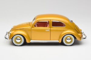 Volkswagen Beetle Guld Bburago 1:18 3361 Metall — bild 4 av 8