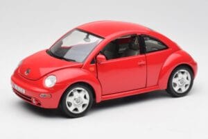 Volkswagen New Beetle Röd Bburago 1:18 8185108 Metall