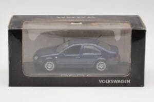 Volkswagen Bora Ocean Blå Minichamps 1:43 8198223B Metall — bild 4 av 4