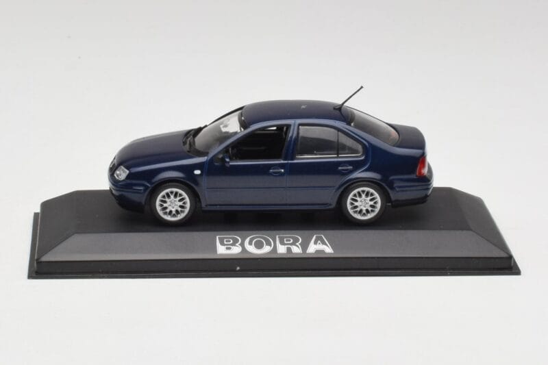 Volkswagen Bora Ocean Blå Minichamps 1:43 8198223B Metall