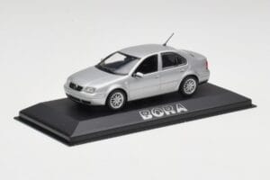 Volkswagen Bora Reflex Silver Minichamps 1:43 81982223S Metall — bild 2 av 4