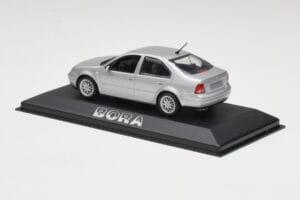 Volkswagen Bora Reflex Silver Minichamps 1:43 81982223S Metall — bild 3 av 4