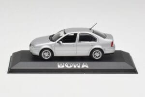 Volkswagen Bora Reflex Silver Minichamps 1:43 81982223S Metall