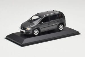 Volkswagen Cross Touran Platinum Grå Minichamps 1:43 400056170 Metall — bild 2 av 4