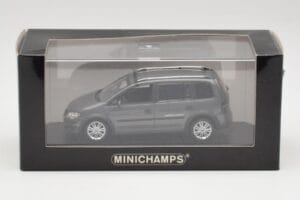 Volkswagen Cross Touran Platinum Grå Minichamps 1:43 400056170 Metall — bild 4 av 4