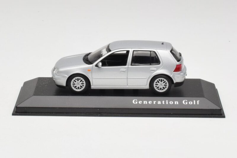 Volkswagen Golf Mk4 Reflex Silver Minichamps 1:43 4527111022 Metall