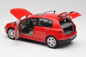Volkswagen Golf Mk5 4-Door Tornado Röd Bburago 1:18 GOLF001 Metall — bild 5 av 8