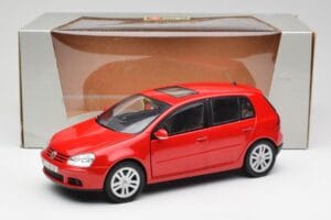 Volkswagen Golf Mk5 4-Door Tornado Röd Bburago 1:18 GOLF001 Metall — bild 8 av 8