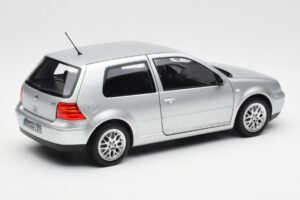 Volkswagen Golf Mk5 GTI Silver Norev 1:18 188570 Metall — bild 3 av 8