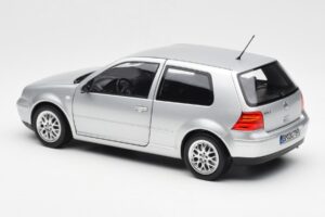 Volkswagen Golf Mk5 GTI Silver Norev 1:18 188570 Metall — bild 7 av 8