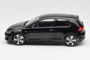 Volkswagen Golf Mk7 GTI Svart Norev 1:18 188550 Metall — bild 4 av 8