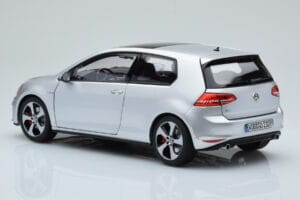 Volkswagen Golf GTI Mk7 Reflex Silver Norev 1:18 188551 Metall — bild 7 av 8