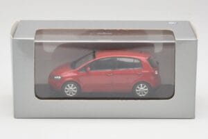 Volkswagen Golf Plus Tornado Röd Minichamps 1:43 821911110 Metall — bild 4 av 4