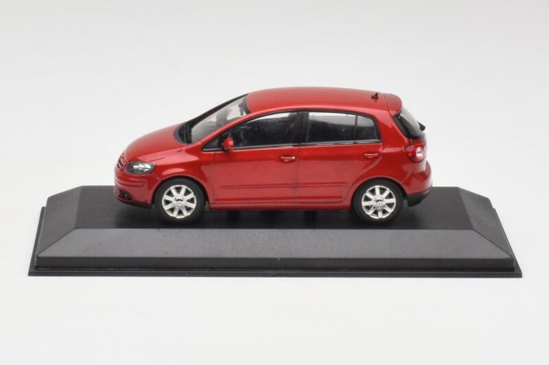 Volkswagen Golf Plus Tornado Röd Minichamps 1:43 821911110 Metall