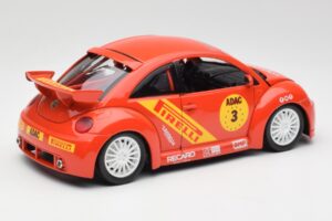 Volkswagen New Beetle Cup Bburago 1:18 3329 Metall — bild 3 av 8