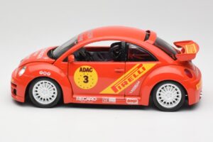 Volkswagen New Beetle Cup Bburago 1:18 3329 Metall — bild 4 av 8