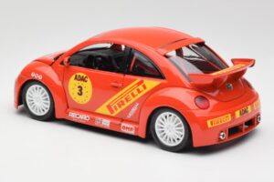 Volkswagen New Beetle Cup Bburago 1:18 3329 Metall — bild 7 av 8