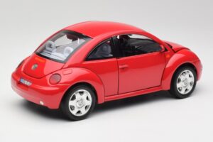 Volkswagen New Beetle Röd Bburago 1:18 3342 Metall — bild 3 av 8