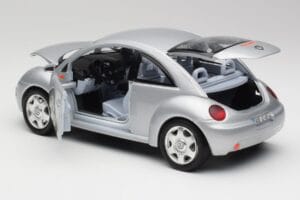 Volkswagen New Beetle Reflex Silver Metallic Bburago 1:18 3322 Metall — bild 5 av 8