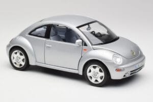 Volkswagen New Beetle Reflex Silver Metallic Bburago 1:18 3322 Metall — bild 6 av 8