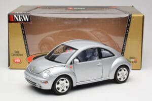 Volkswagen New Beetle Reflex Silver Metallic Bburago 1:18 3322 Metall — bild 8 av 8