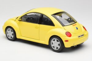Volkswagen New Beetle Gul Maisto 1:18 37800-M4 Metall — bild 7 av 8