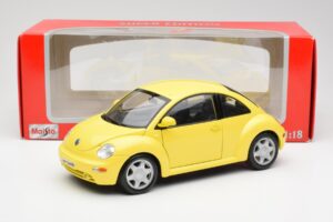 Volkswagen New Beetle Gul Maisto 1:18 37800-M4 Metall — bild 8 av 8