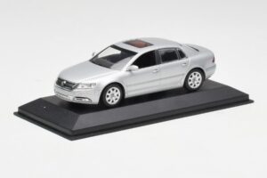 Volkswagen Phaeton Silver Minichamps 1:43 3D0099300A Metall — bild 2 av 4