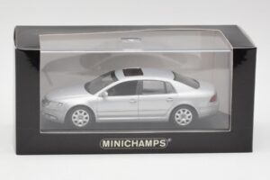 Volkswagen Phaeton Silver Minichamps 1:43 3D0099300A Metall — bild 4 av 4