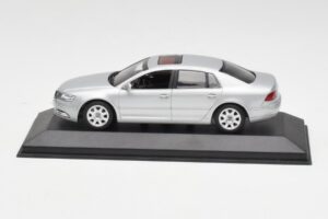Volkswagen Phaeton Silver Minichamps 1:43 3D0099300A Metall