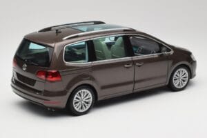 Volkswagen Sharan 7N Ekbrun Metallic Minichamps 1:18 110051001 Metall — bild 3 av 8