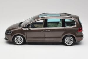 Volkswagen Sharan 7N Ekbrun Metallic Minichamps 1:18 110051001 Metall — bild 4 av 8