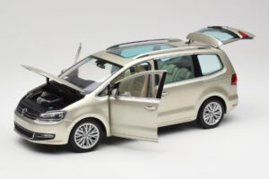 Volkswagen Sharan 7N Reflex Silver Metallic Minichamps 1:18 110051002 Metall — bild 2 av 8