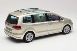 Volkswagen Sharan 7N Reflex Silver Metallic Minichamps 1:18 110051002 Metall — bild 3 av 8