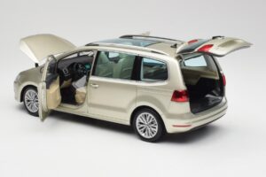 Volkswagen Sharan 7N Reflex Silver Metallic Minichamps 1:18 110051002 Metall — bild 5 av 8