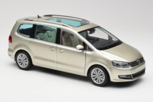 Volkswagen Sharan 7N Reflex Silver Metallic Minichamps 1:18 110051002 Metall — bild 6 av 8