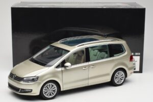 Volkswagen Sharan 7N Reflex Silver Metallic Minichamps 1:18 110051002 Metall — bild 8 av 8