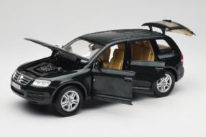 Volkswagen Touareg V10 TDI Canyon Green Bburago 1:18 34911-V1 Metall — bild 2 av 8