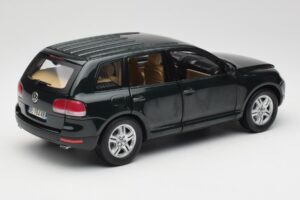 Volkswagen Touareg V10 TDI Canyon Green Bburago 1:18 34911-V1 Metall — bild 3 av 8