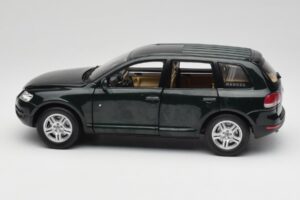 Volkswagen Touareg V10 TDI Canyon Green Bburago 1:18 34911-V1 Metall — bild 4 av 8