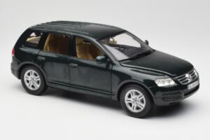 Volkswagen Touareg V10 TDI Canyon Green Bburago 1:18 34911-V1 Metall — bild 6 av 8