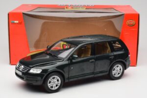 Volkswagen Touareg V10 TDI Canyon Green Bburago 1:18 34911-V1 Metall — bild 8 av 8
