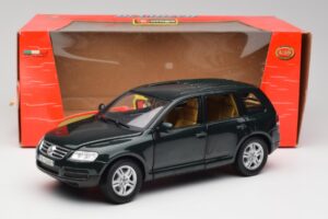 Volkswagen Touareg V10 TDI Reed Green Metallic Bburago 1:18 34911 Metall — bild 8 av 8
