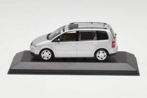 Volkswagen Touran Reflex Silver Minichamps 1:43 TOURAN001 Metall